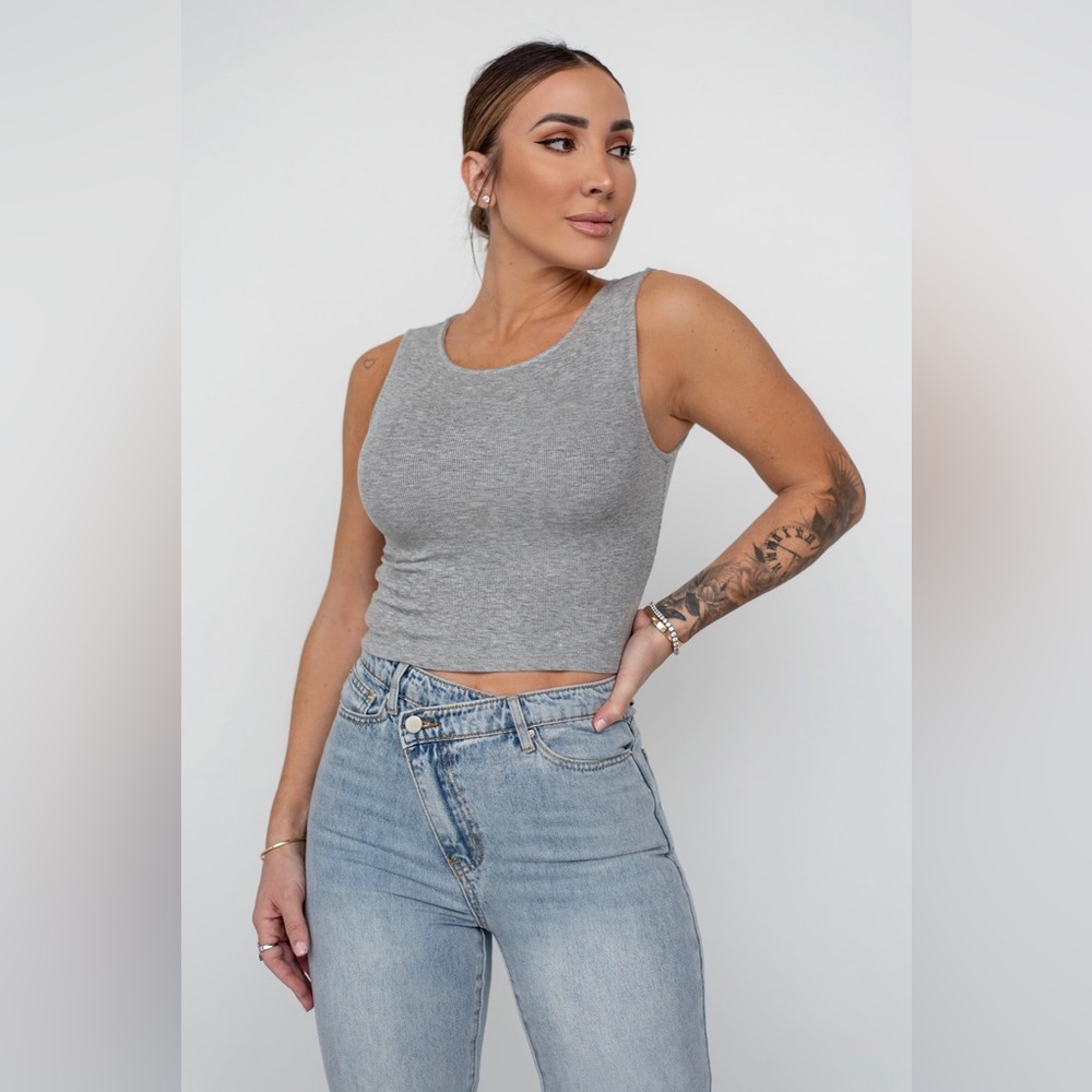 ByEgreis Loulou gray crop top